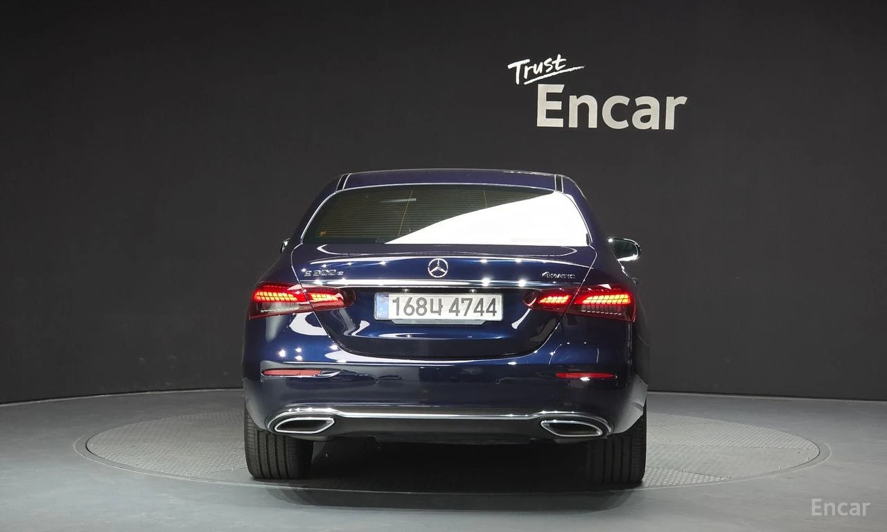 Mercedes-Benz E 350 4MATIC* BURMESTER* ОБДУХВАНЕ* ДИСТРОНИК* ХЕДЪП* , снимка 4 - Автомобили и джипове - 55208372