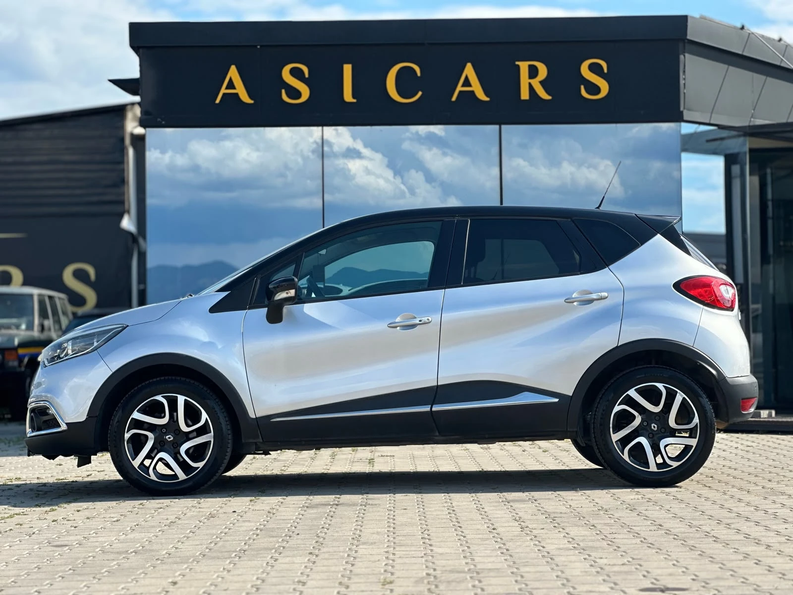 Renault Captur / 1.5D / EURO 6 / NAVI /, снимка 2 - Автомобили и джипове - 55217084