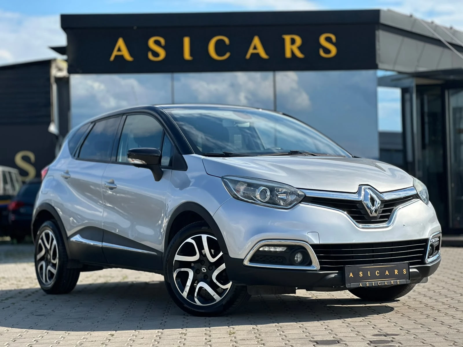 Renault Captur / 1.5D / EURO 6 / NAVI /, снимка 7 - Автомобили и джипове - 55217084