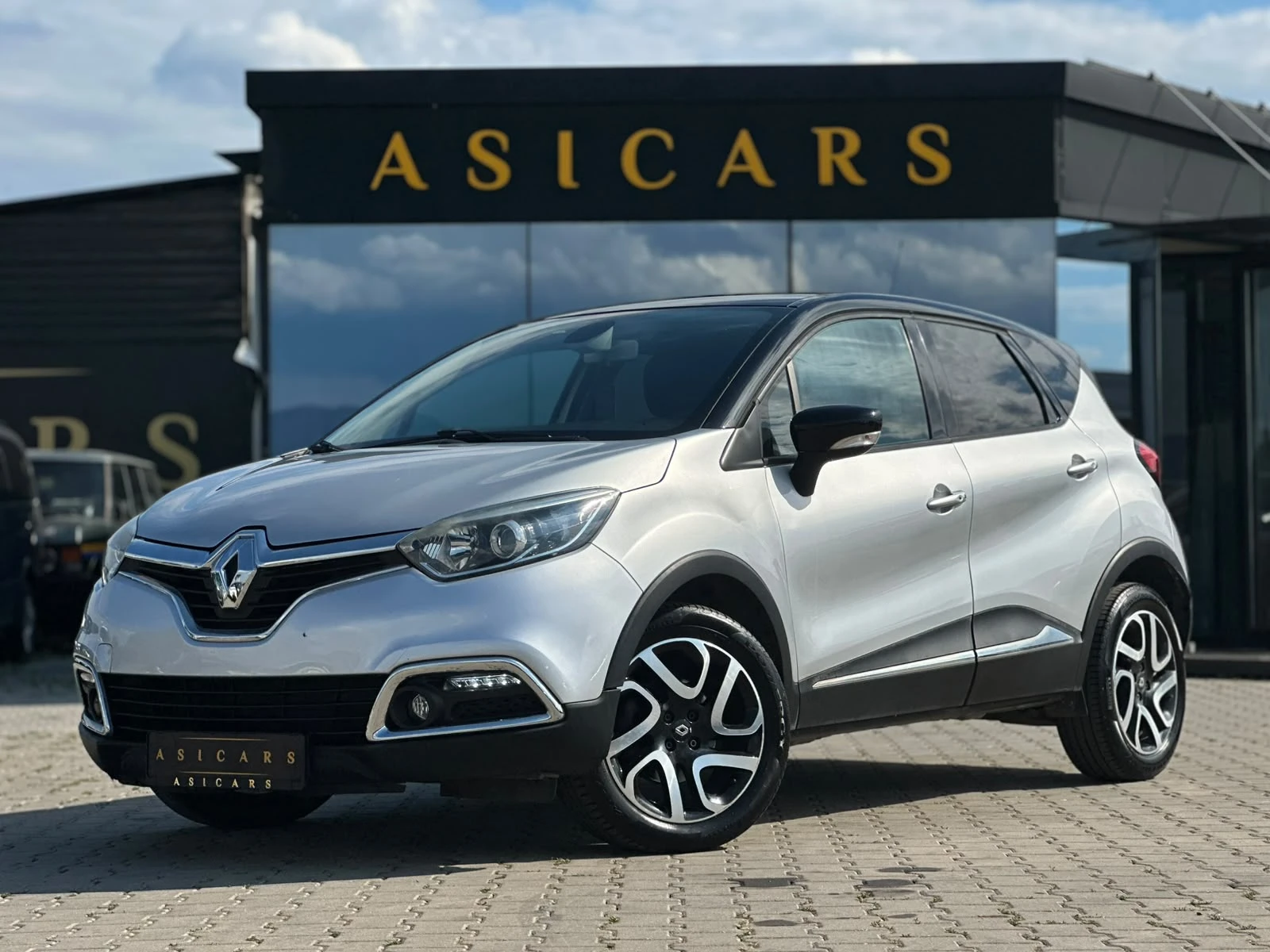 Renault Captur / 1.5D / EURO 6 / NAVI /