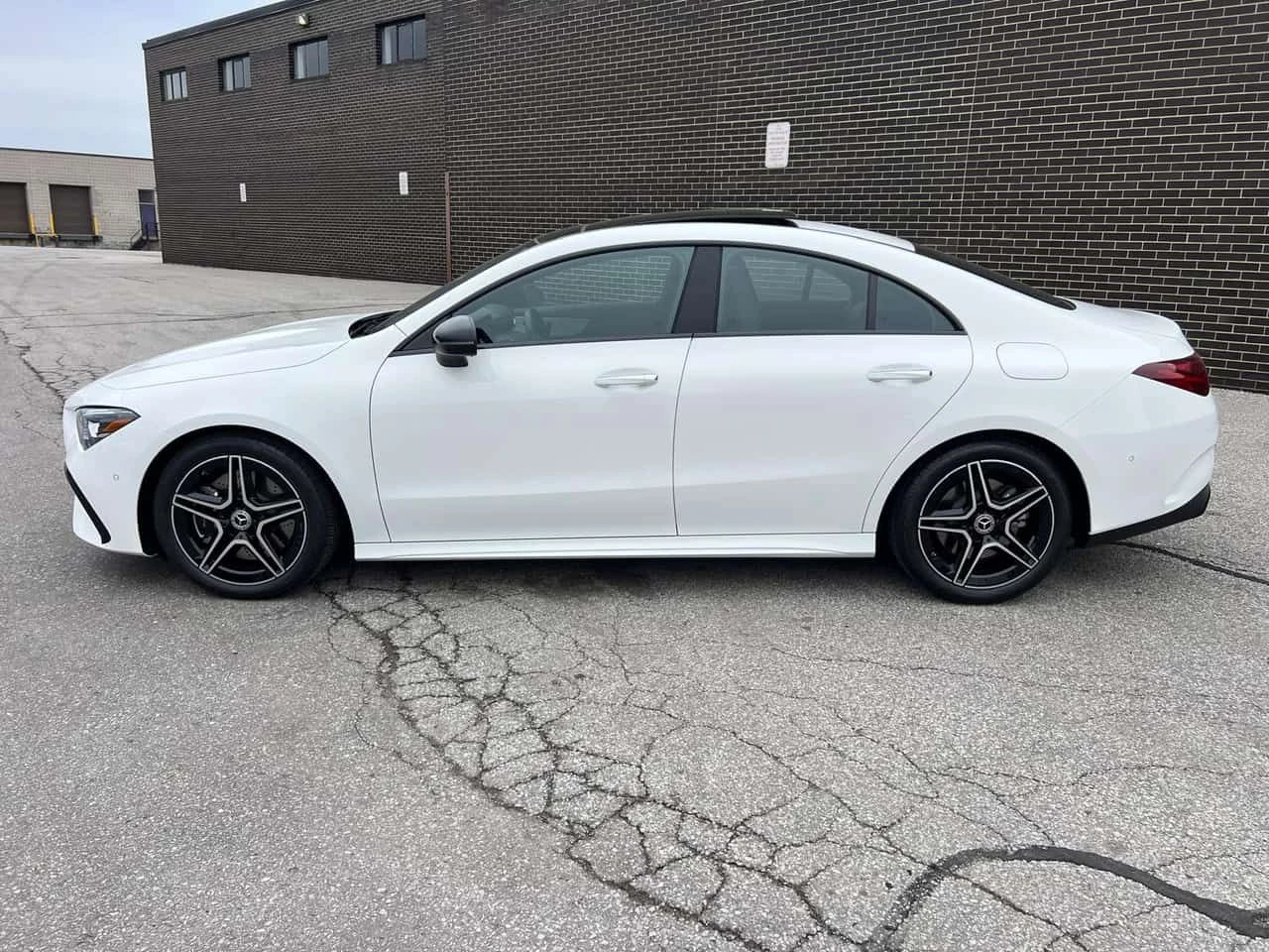 Mercedes-Benz CLA 250 4MATIC | CARFAX | АВТОКРЕДИТ БЕЗ ПЪРВОНАЧАЛНА, снимка 3 - Автомобили и джипове - 55667899