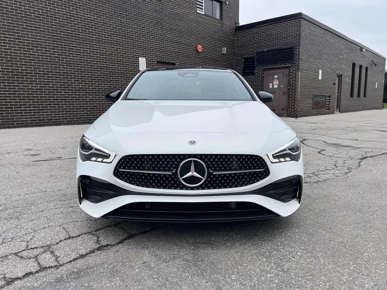 Mercedes-Benz CLA 250 4MATIC | CARFAX | АВТОКРЕДИТ БЕЗ ПЪРВОНАЧАЛНА, снимка 2 - Автомобили и джипове - 55667899
