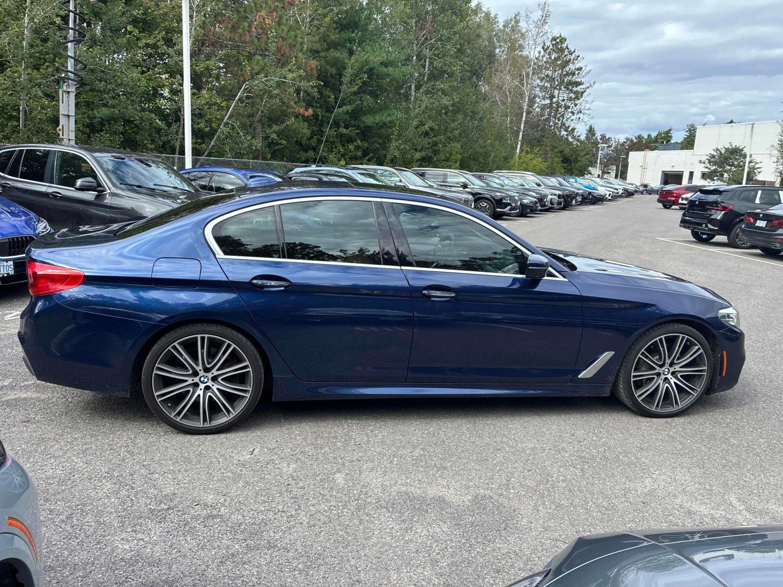 BMW 540 * 540i xDrive * АВТОКРЕДИТ БЕЗ ПЪРВОНАЧАЛНА ВНОСКА, снимка 3 - Автомобили и джипове - 55958649