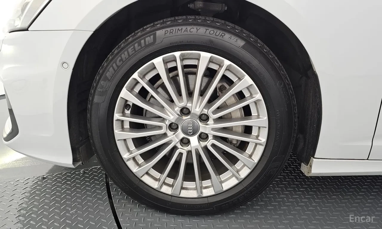 Audi A6 45 TFSI| ОБДУХВАНЕ| 360| ХЕДЪП| ПАНО| , снимка 5 - Автомобили и джипове - 56107935