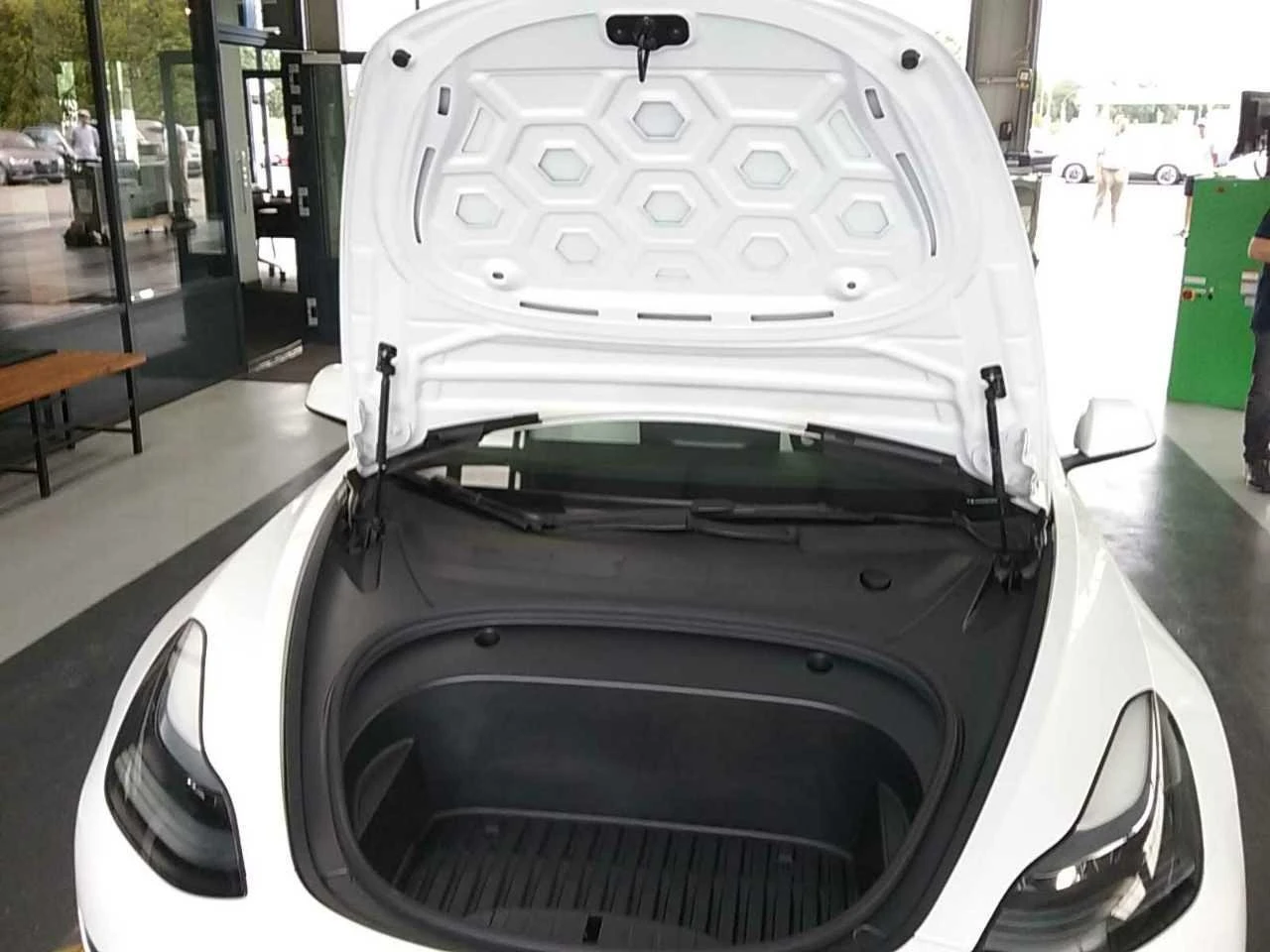 Tesla Model 3 Long Range Performance Dual Motor Leather Navi LED, снимка 10 - Автомобили и джипове - 56219309