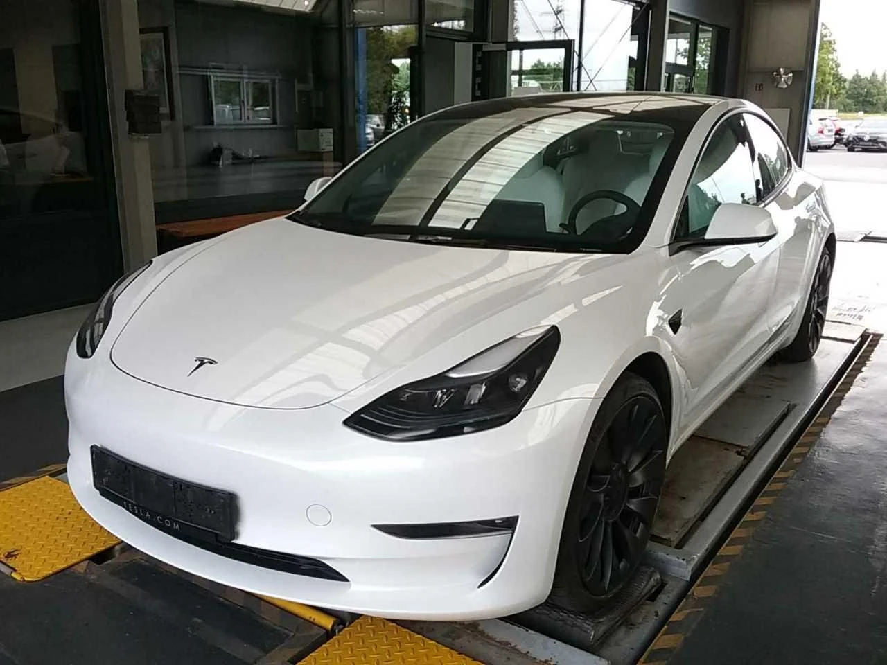 Tesla Model 3 Long Range Performance Dual Motor Leather Navi LED, снимка 2 - Автомобили и джипове - 56219309