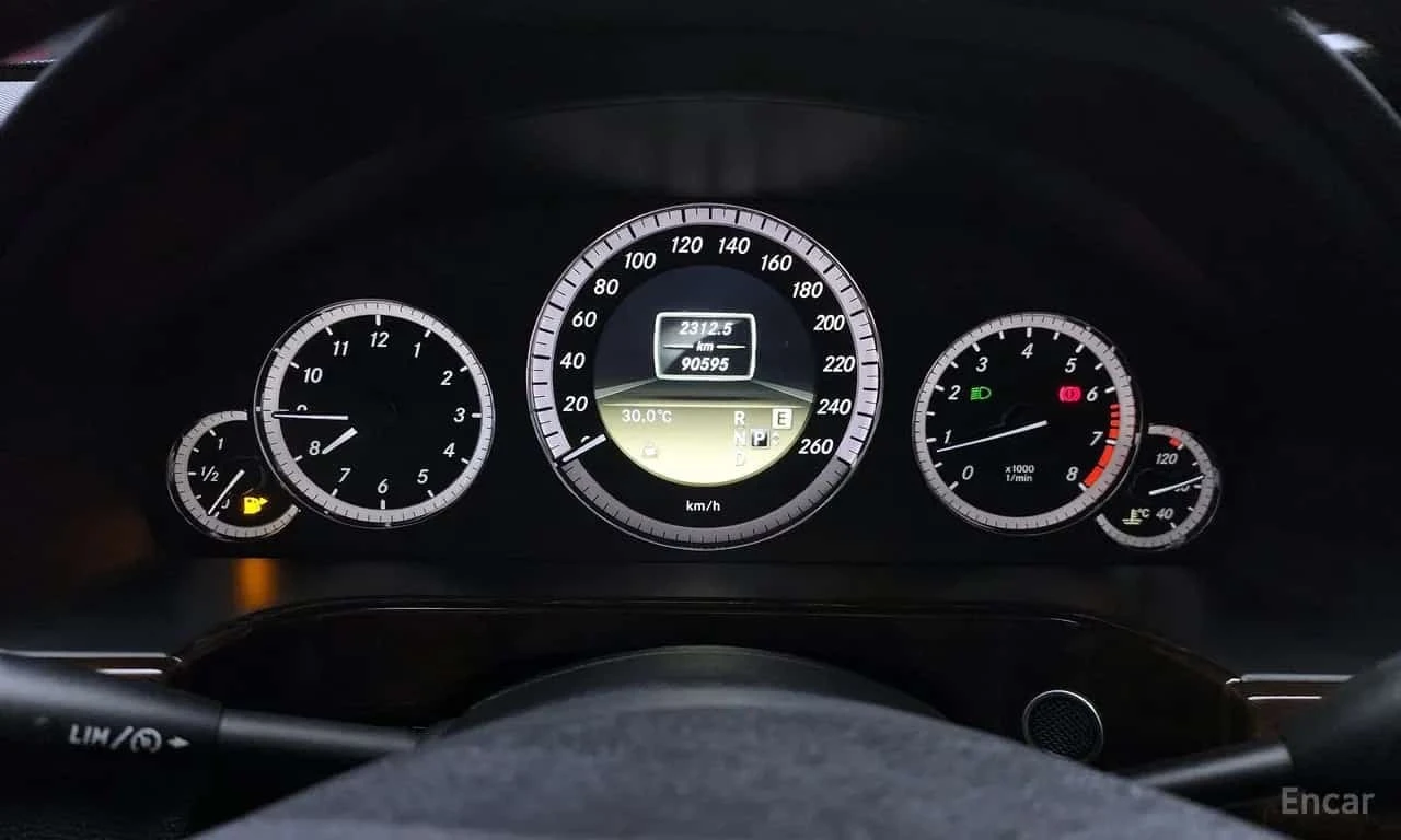 Mercedes-Benz E 200 * E200 CGI * ЦЕНА ДО БГ, снимка 11 - Автомобили и джипове - 56742142