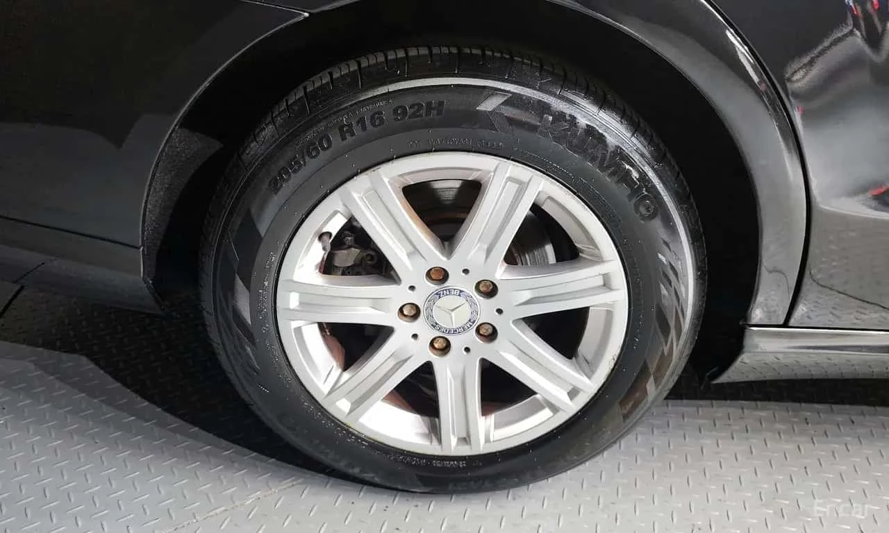 Mercedes-Benz E 200 * E200 CGI * ЦЕНА ДО БГ, снимка 17 - Автомобили и джипове - 56742142