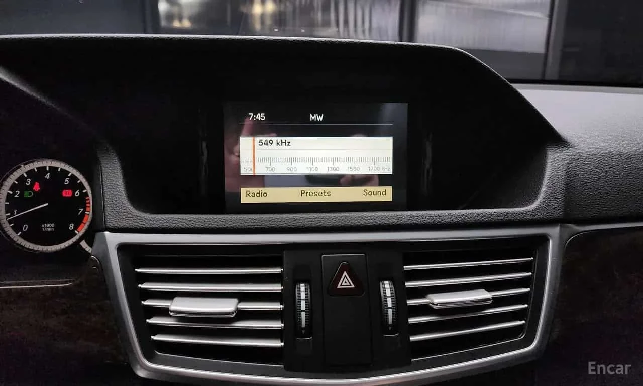 Mercedes-Benz E 200 * E200 CGI * ЦЕНА ДО БГ, снимка 12 - Автомобили и джипове - 56742142