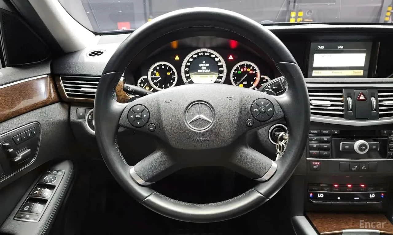 Mercedes-Benz E 200 * E200 CGI * ЦЕНА ДО БГ, снимка 9 - Автомобили и джипове - 56742142
