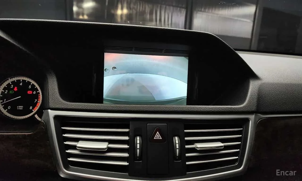 Mercedes-Benz E 200 * E200 CGI * ЦЕНА ДО БГ, снимка 13 - Автомобили и джипове - 56742142
