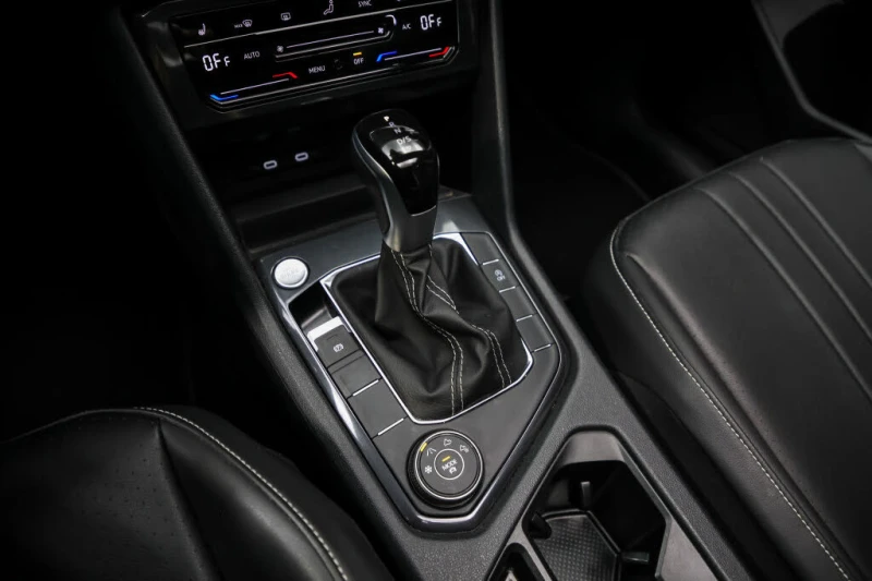 VW Tiguan Comfortline* 4Motion* АвтоКредит* (Цена до БГ), снимка 16 - Автомобили и джипове - 53246859