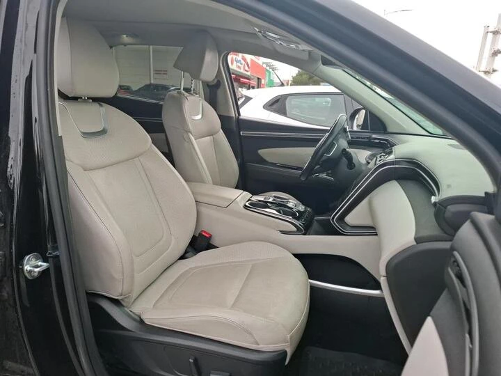 Hyundai Tucson 1.6 CRDI Executive- PANORAMA, снимка 6 - Автомобили и джипове - 54043402