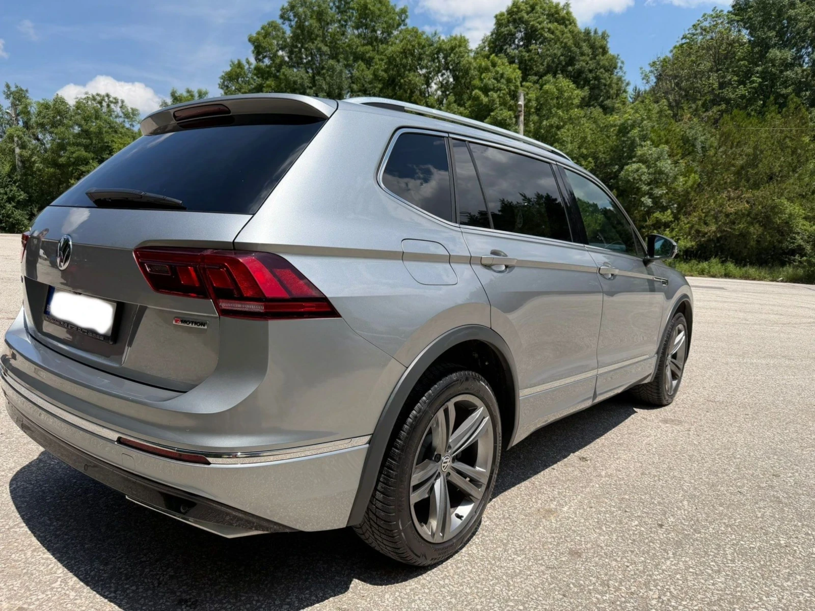 VW Tiguan 2.0 TSI R-LINE HIGHLINE 4MOTION, снимка 4 - Автомобили и джипове - 54807359