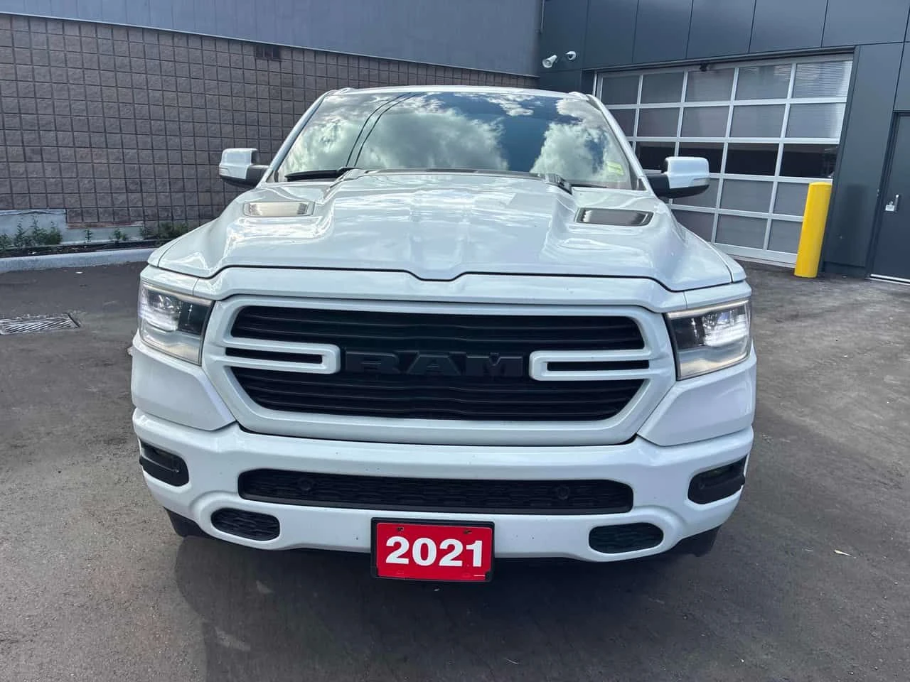 Dodge RAM 1500 Sport | CARFAX | БЕЗ ИНЦИДЕНТИ, снимка 2 - Автомобили и джипове - 55695844