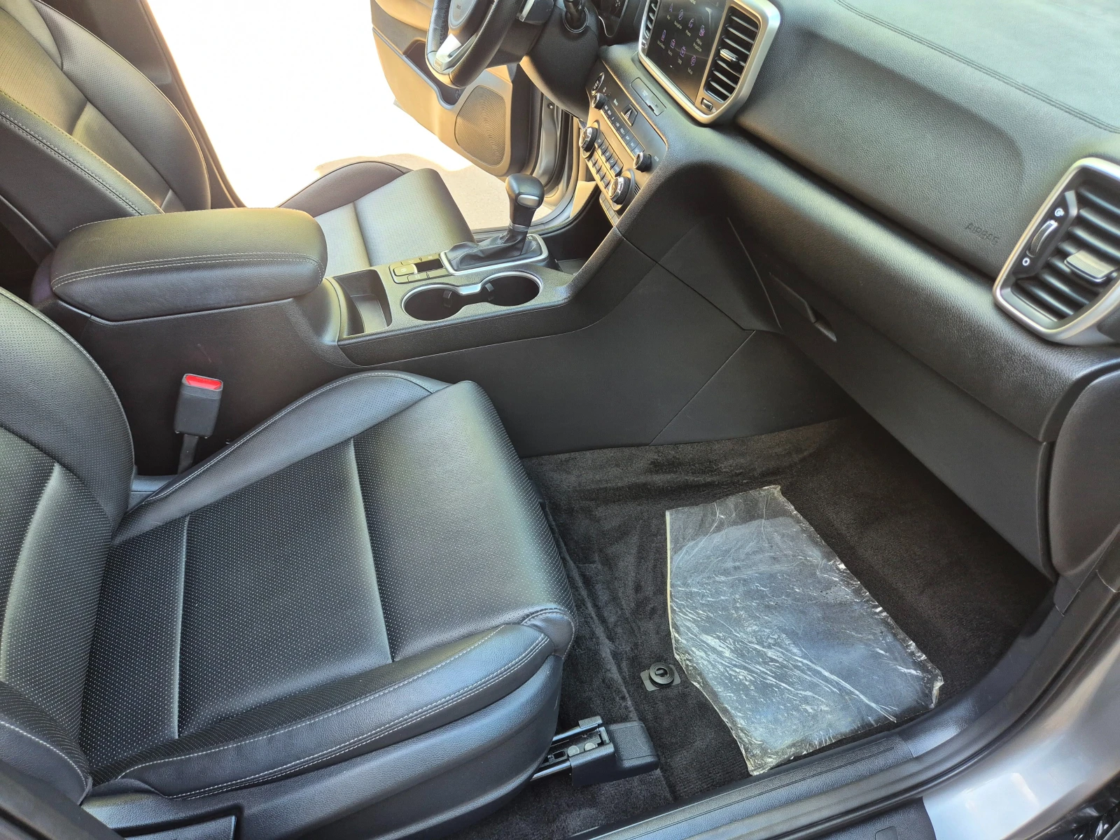 Kia Sportage 1.6 CRDI 4x2 наличен в БГ, снимка 8 - Автомобили и джипове - 55958378