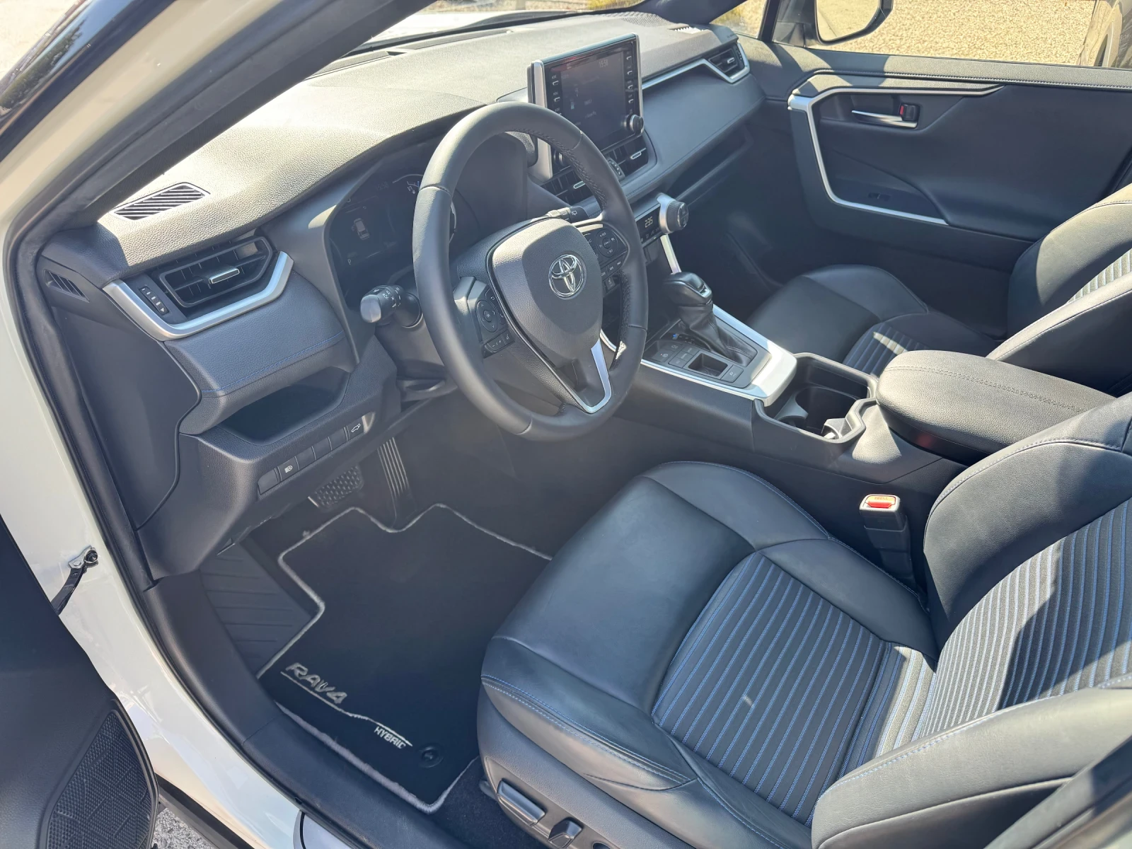 Toyota Rav4 2.5h 218к.с luxury с Гаранция 82000км., снимка 7 - Автомобили и джипове - 55997971