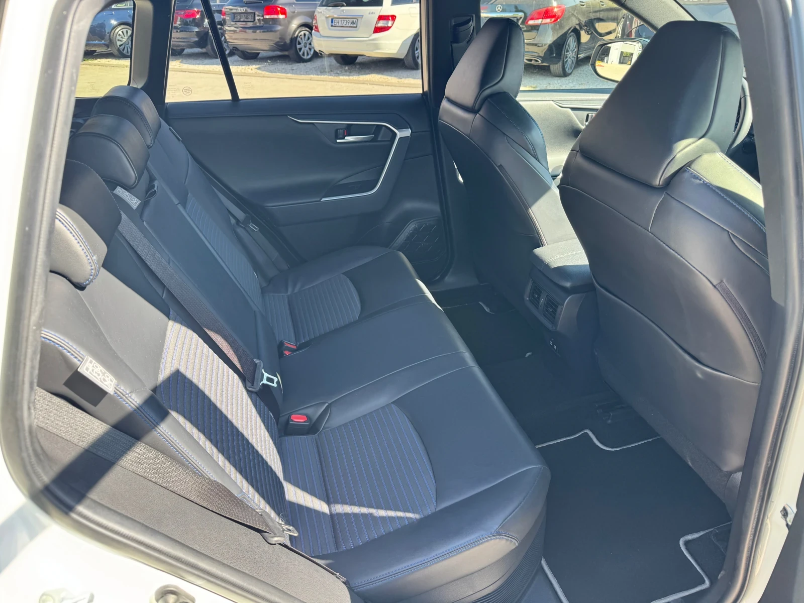 Toyota Rav4 2.5h 218к.с luxury с Гаранция 82000км., снимка 15 - Автомобили и джипове - 55997971