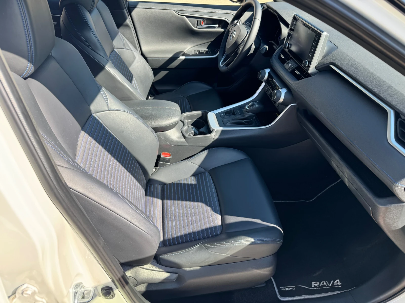 Toyota Rav4 2.5h 218к.с luxury с Гаранция 82000км., снимка 16 - Автомобили и джипове - 55997971