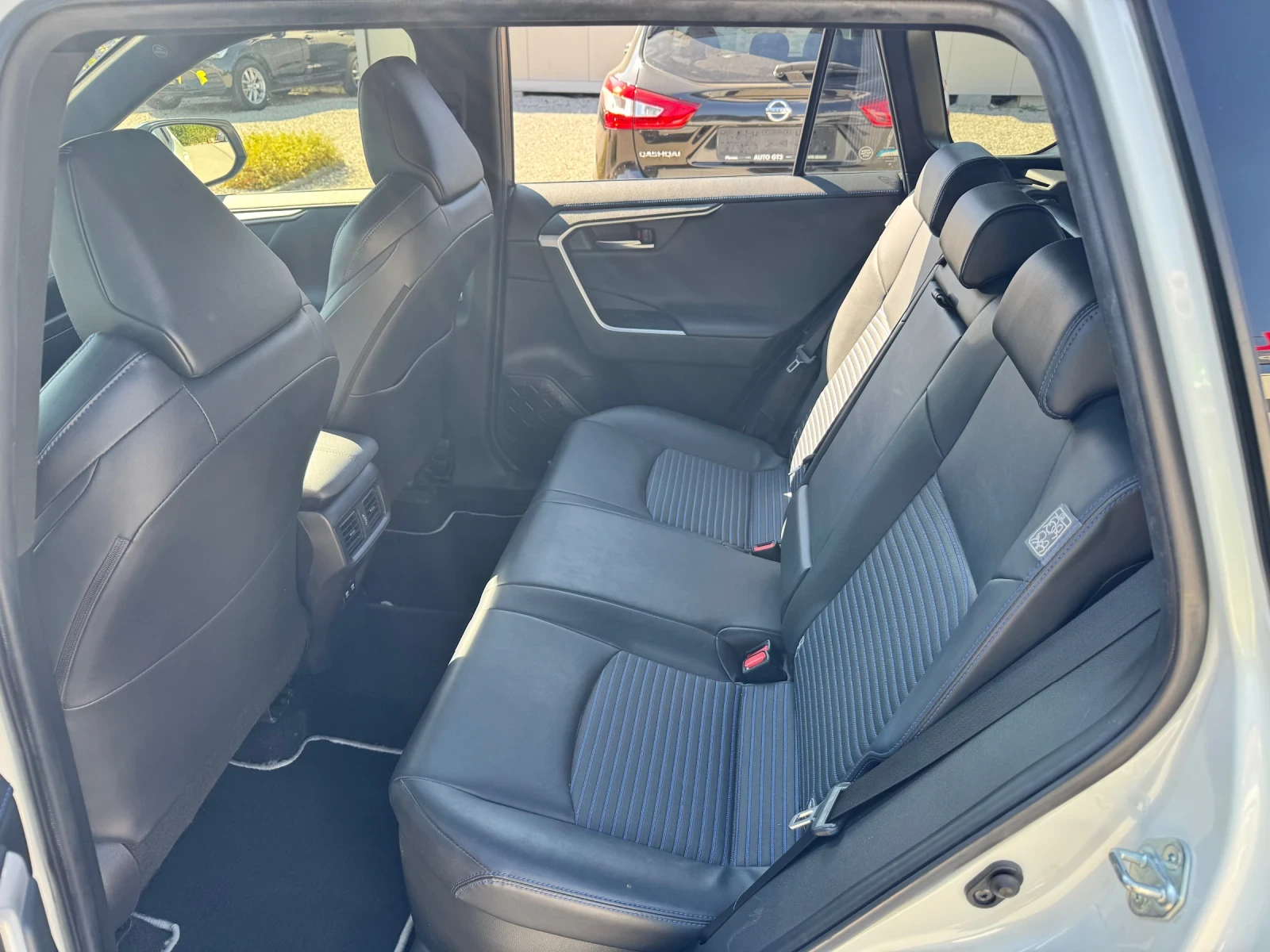Toyota Rav4 2.5h 218к.с luxury с Гаранция 82000км., снимка 14 - Автомобили и джипове - 55997971
