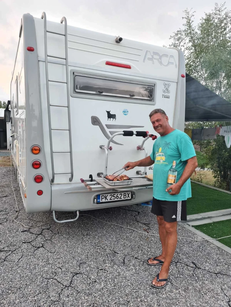 Кемпер Mercedes-Benz ARCA - INTEGRAL Поръчков с 3 врати , снимка 8 - Каравани и кемпери - 53007637