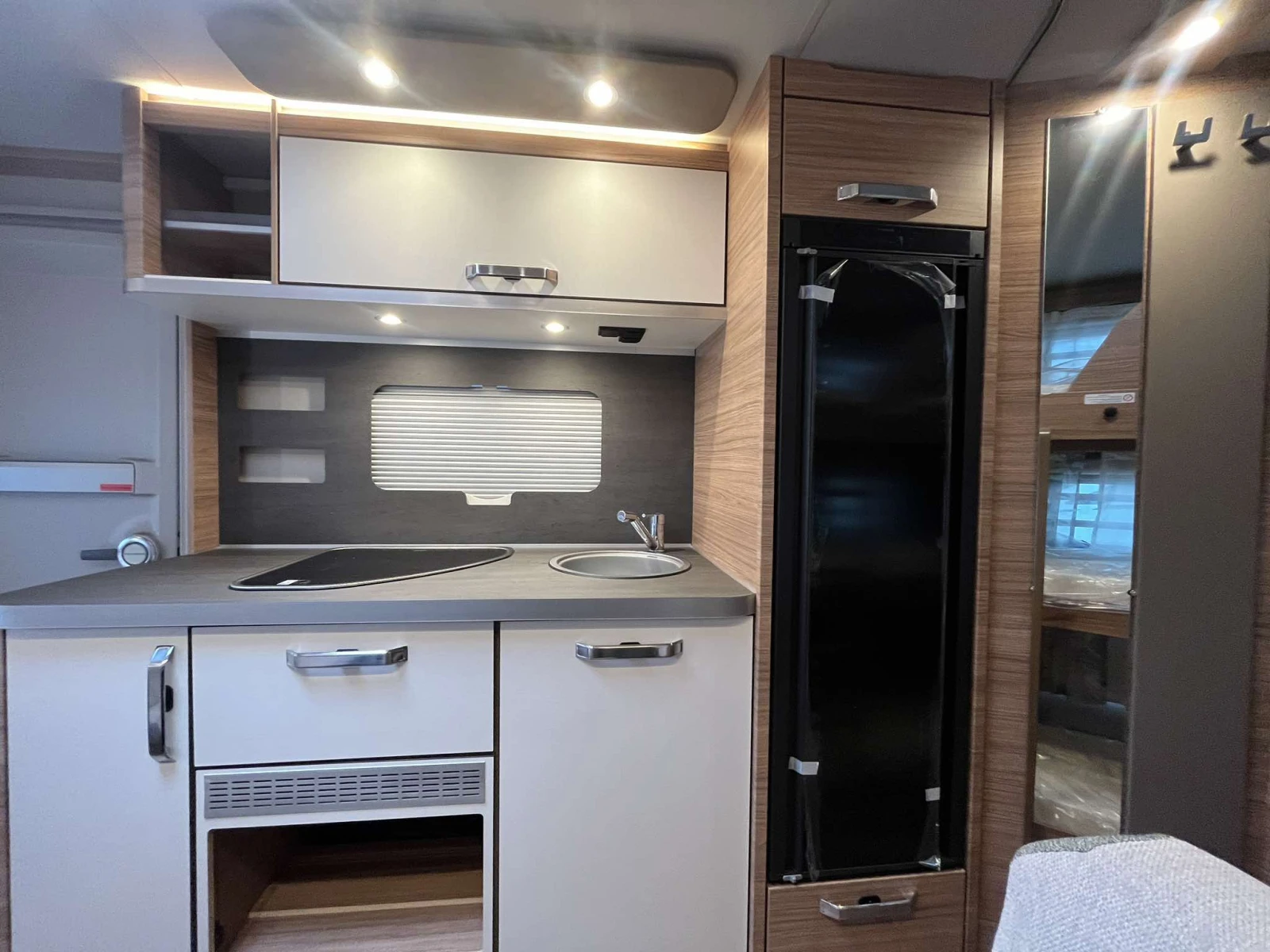 Каравана Weinsberg CaraOne 550QDK 7места* ВИСОКО ОБОРУДВАНЕ - изображение 10