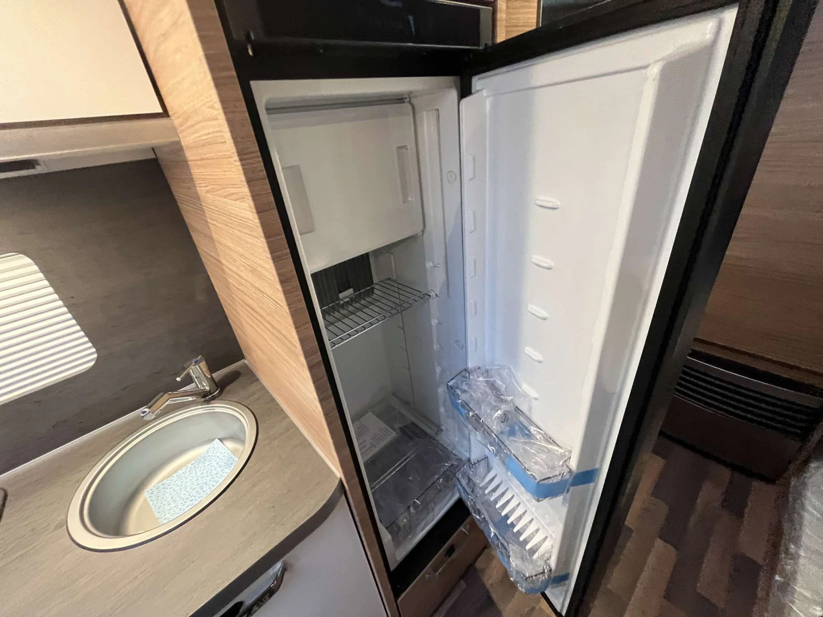 Каравана Weinsberg CaraOne 550QDK 7места* ВИСОКО ОБОРУДВАНЕ - изображение 7