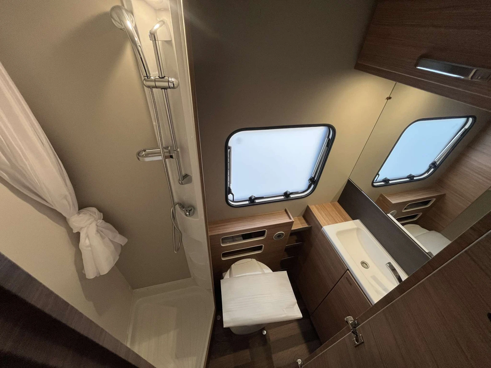 Каравана Weinsberg CaraOne 550QDK 7места* ВИСОКО ОБОРУДВАНЕ - изображение 5