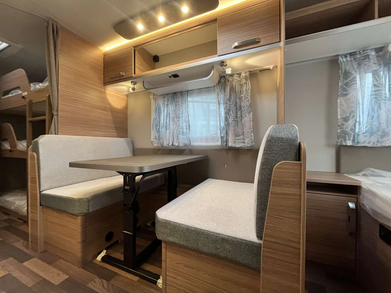 Каравана Weinsberg CaraOne 550QDK 7места* ВИСОКО ОБОРУДВАНЕ - изображение 8