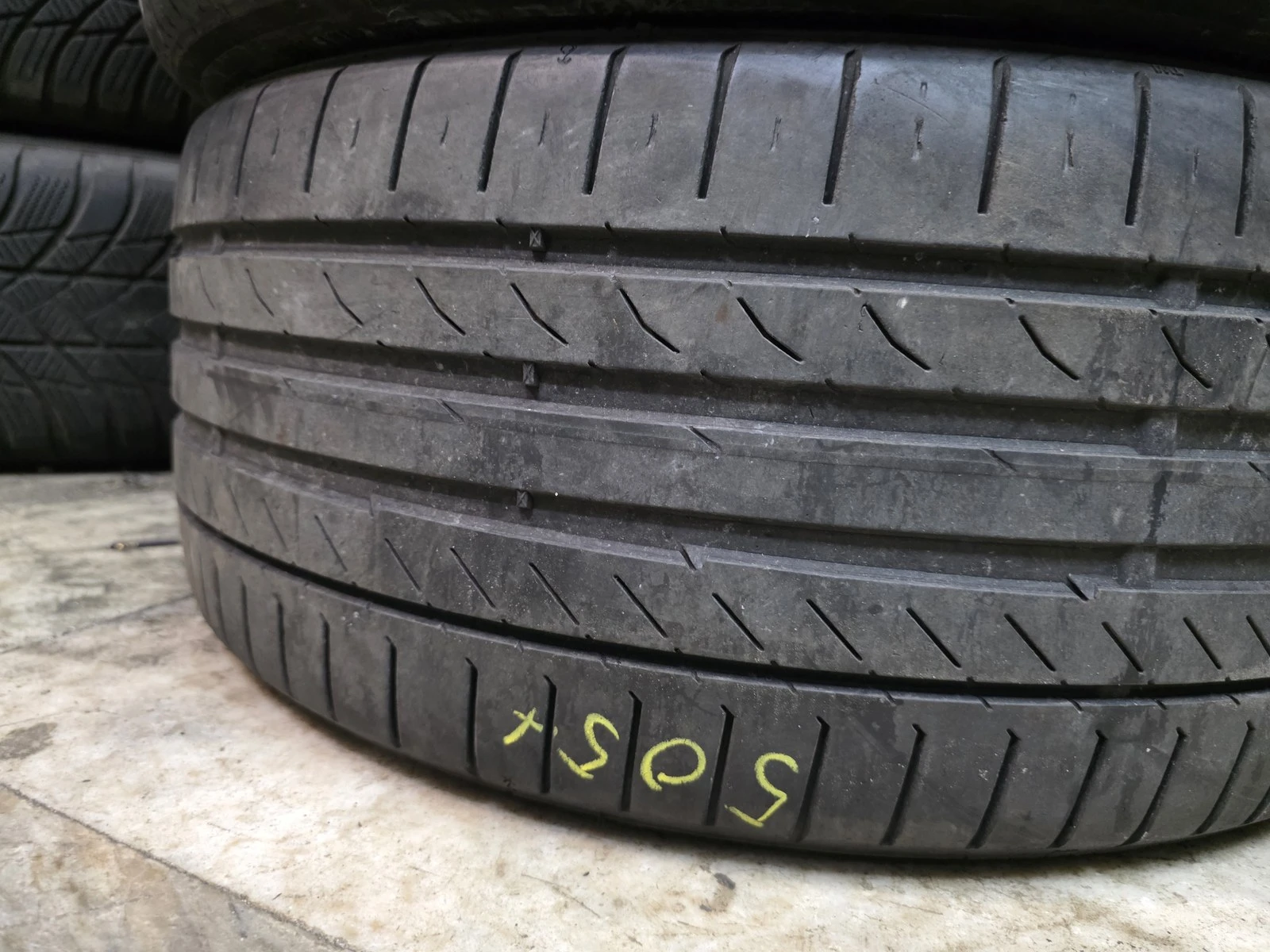 Гуми Летни 215/35R18, снимка 4 - Гуми и джанти - 56687769