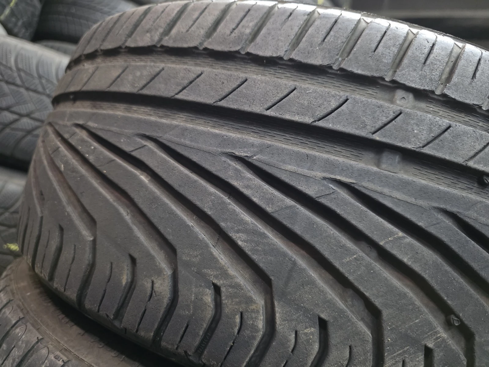 Гуми Летни 215/35R18, снимка 6 - Гуми и джанти - 56687769