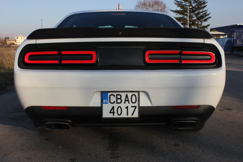 Dodge Challenger R/T, снимка 4 - Автомобили и джипове - 48435420