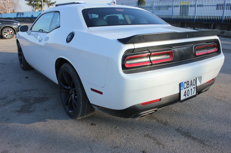 Dodge Challenger R/T, снимка 6 - Автомобили и джипове - 48435420