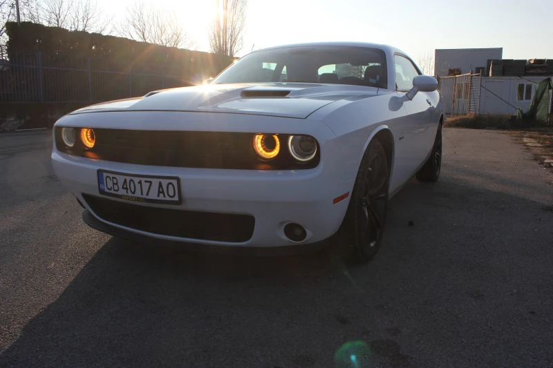 Dodge Challenger R/T, снимка 1 - Автомобили и джипове - 48435420