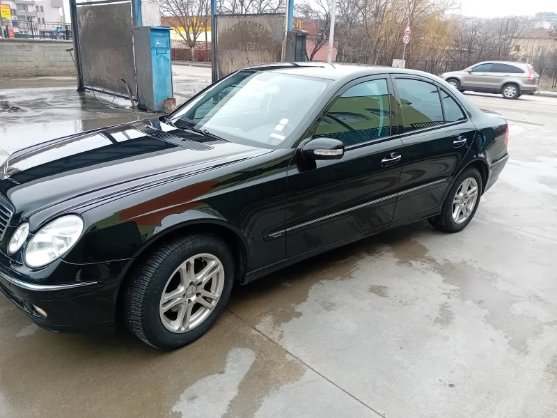 Mercedes-Benz E 220, снимка 4 - Автомобили и джипове - 49292610