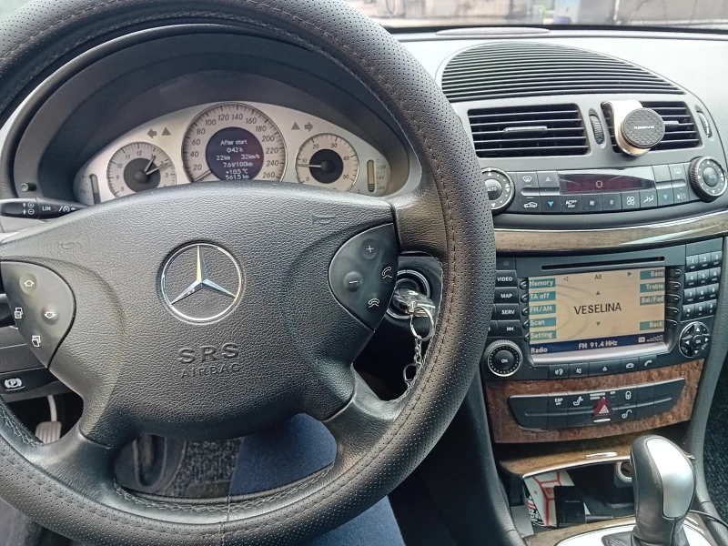 Mercedes-Benz E 220, снимка 8 - Автомобили и джипове - 49292610