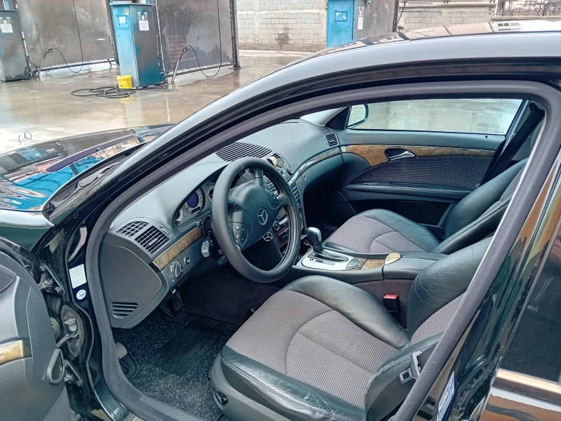 Mercedes-Benz E 220, снимка 7 - Автомобили и джипове - 49292610