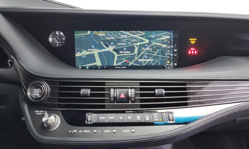 Lexus LS 500 3.5 Luxury Awd, снимка 13 - Автомобили и джипове - 52624278