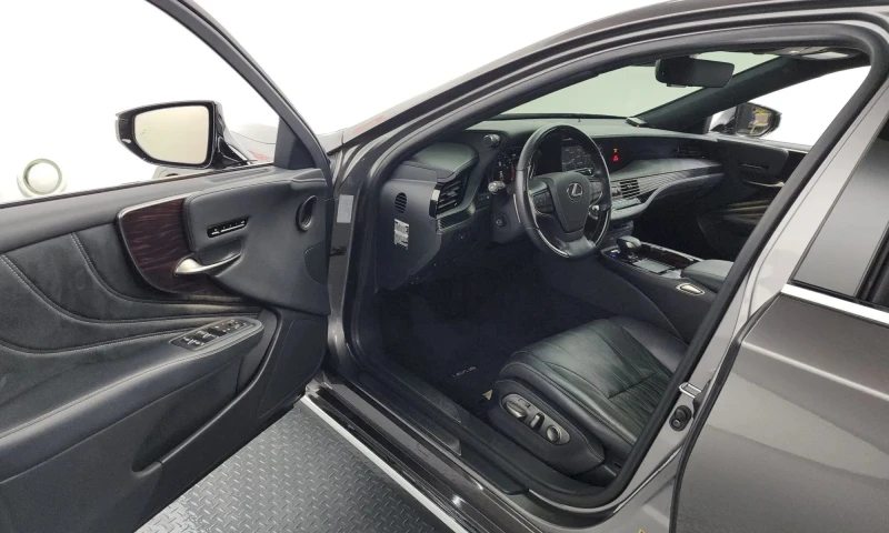 Lexus LS 500 3.5 Luxury Awd, снимка 9 - Автомобили и джипове - 52624278