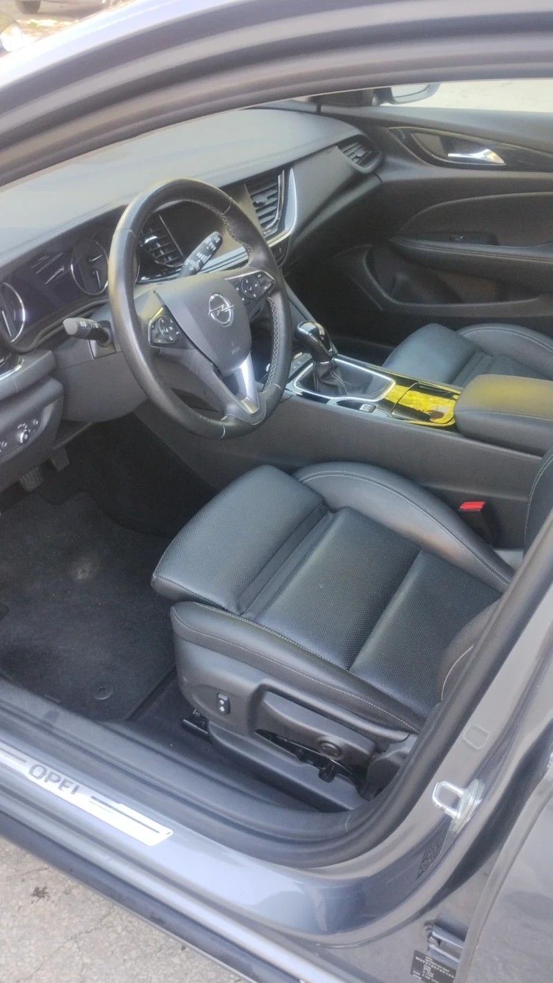 Opel Insignia Sports Tourer 1, 6 , снимка 3 - Автомобили и джипове - 53472922