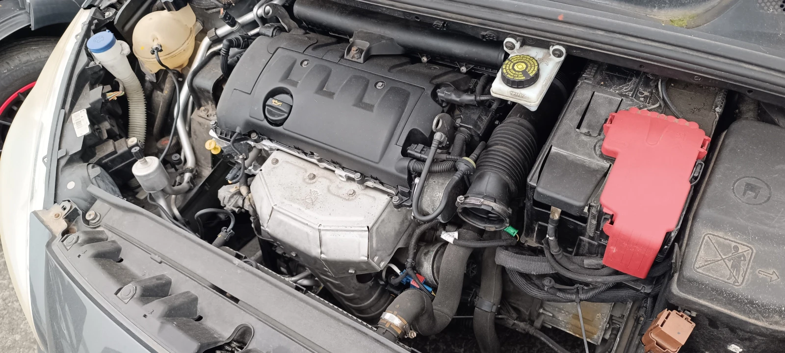 Peugeot 308 1.4/1.6VTi 1.6 HDi - изображение 3