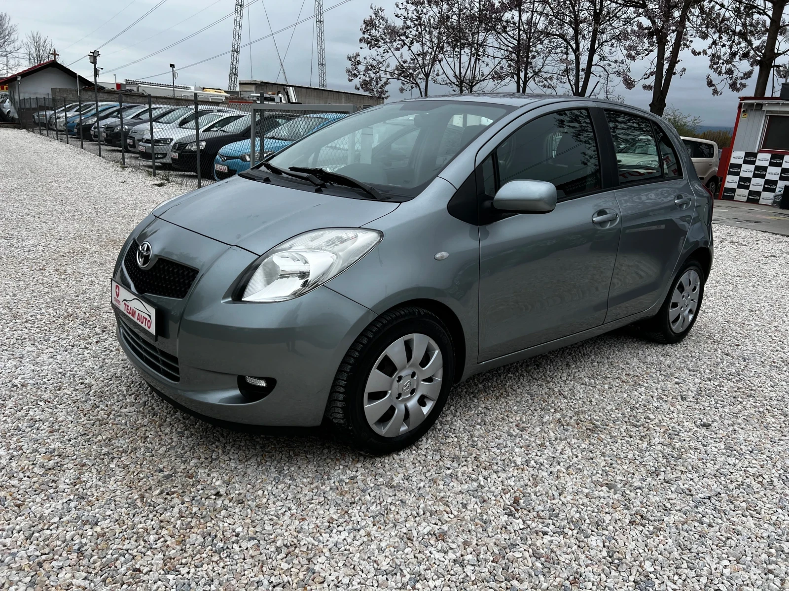 Toyota Yaris 1.3i 177000km SWISS EDITION - изображение 2
