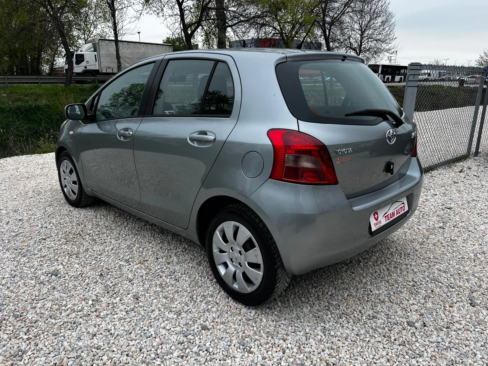 Toyota Yaris 1.3i 177000km SWISS EDITION - изображение 5