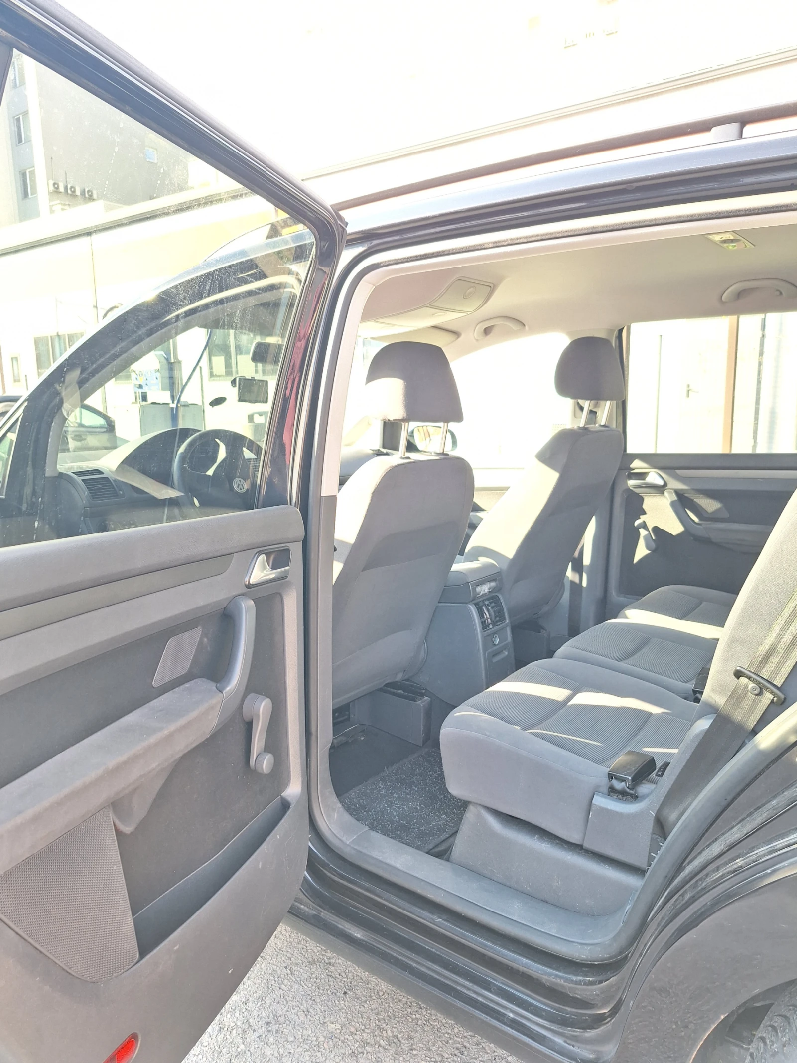 VW Touran, снимка 9 - Автомобили и джипове - 54128135