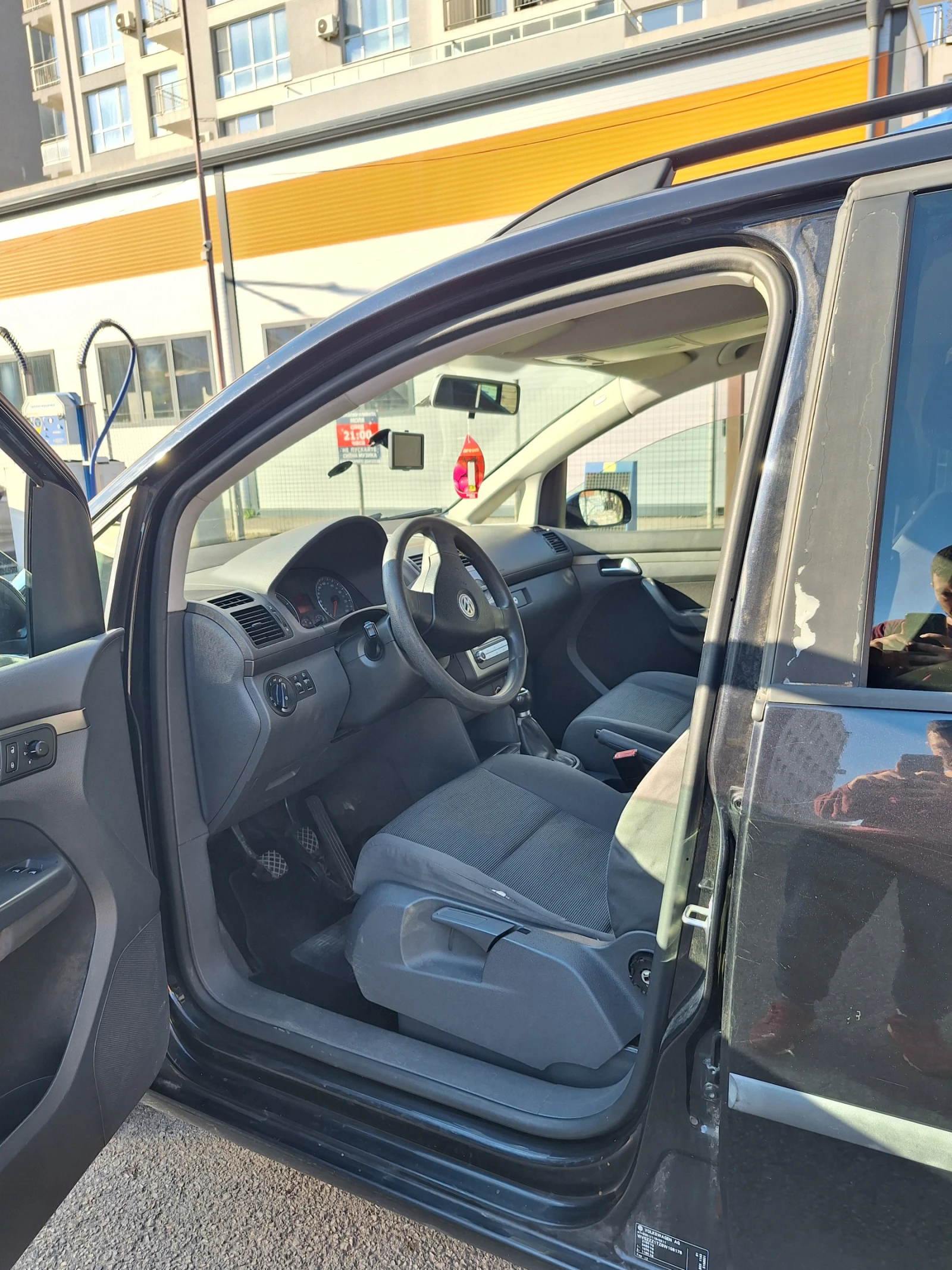 VW Touran, снимка 8 - Автомобили и джипове - 54128135