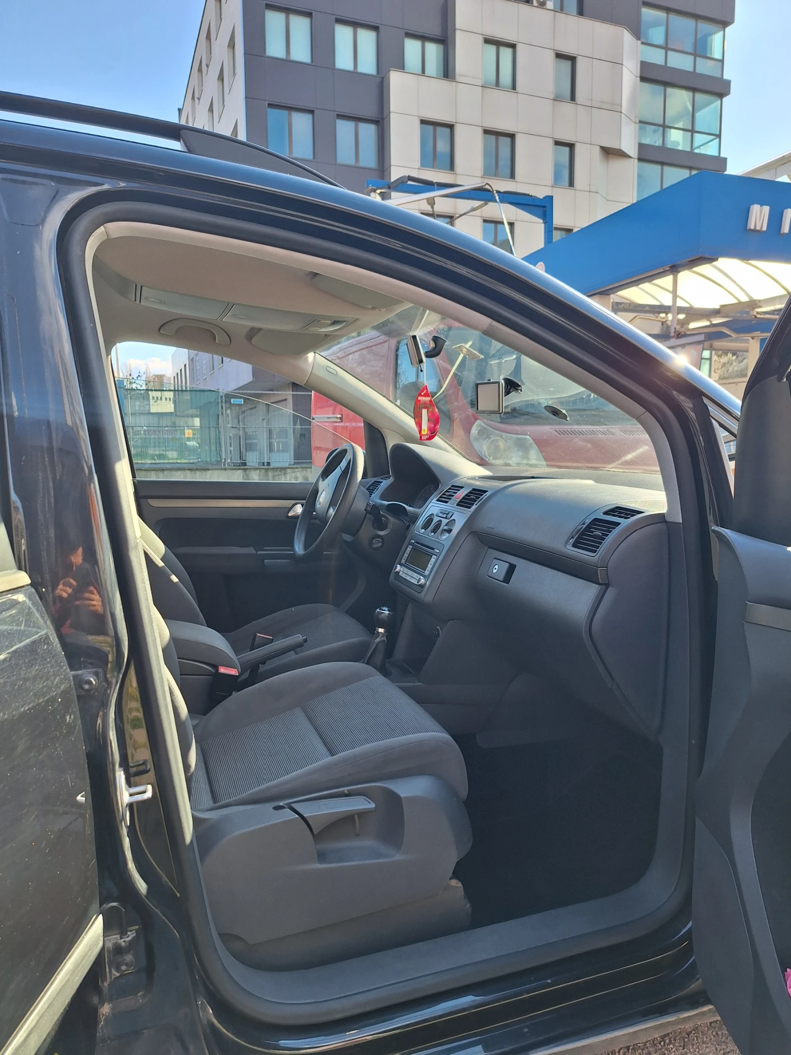 VW Touran, снимка 6 - Автомобили и джипове - 54128135