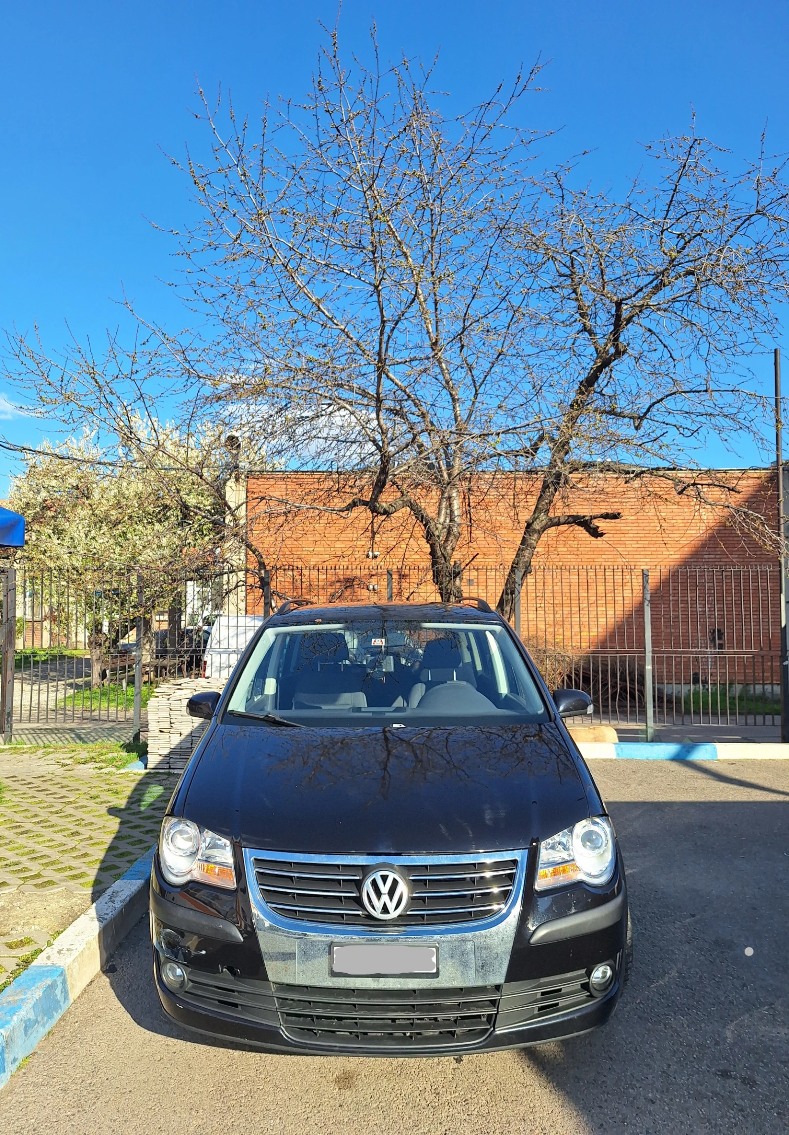 VW Touran, снимка 2 - Автомобили и джипове - 54128135