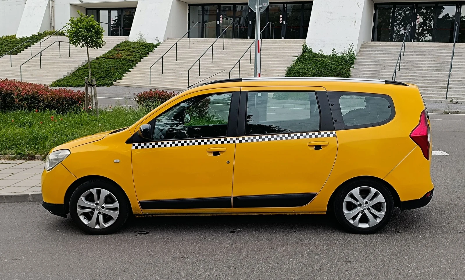 Dacia Lodgy 2, снимка 2 - Автомобили и джипове - 54152522