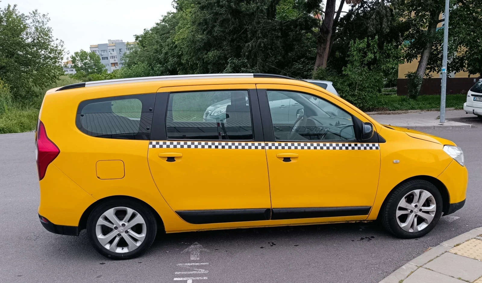 Dacia Lodgy 2, снимка 3 - Автомобили и джипове - 54152522