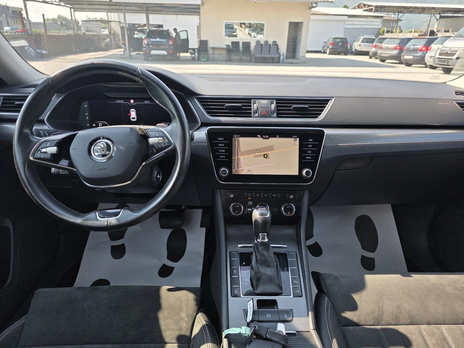 Skoda Superb 2.0TDi Лизинг, снимка 9 - Автомобили и джипове - 55583534